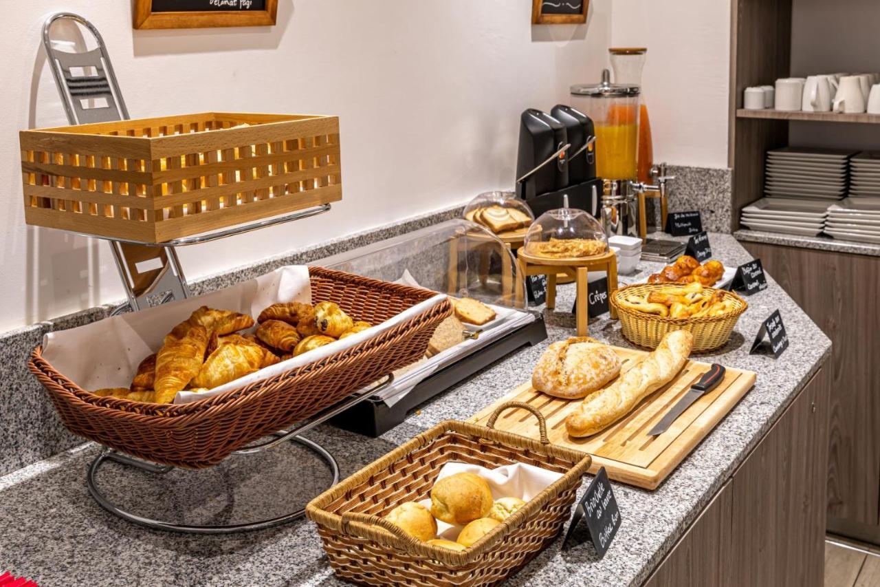 Fraser Suites Paris La Defense Курбевуа Экстерьер фото A breakfast buffet at a hotel