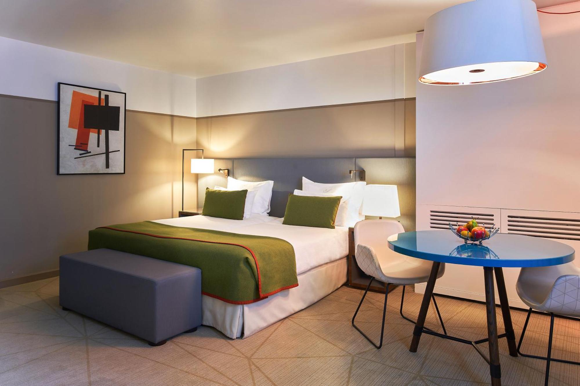 Fraser Suites Paris La Defense Курбевуа Экстерьер фото A room at the hotel