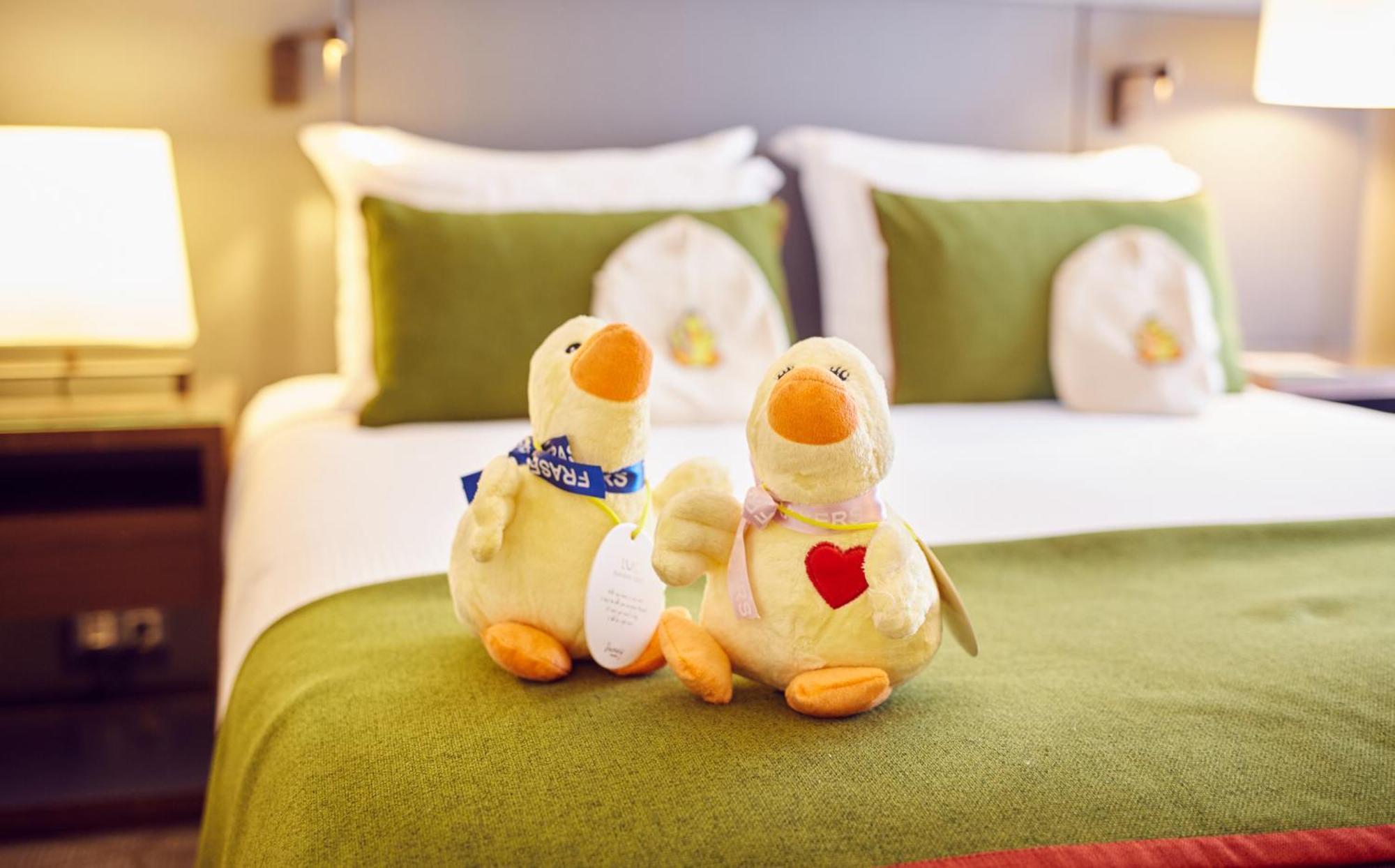 Fraser Suites Paris La Defense Курбевуа Экстерьер фото The hotel's mascot, the duck