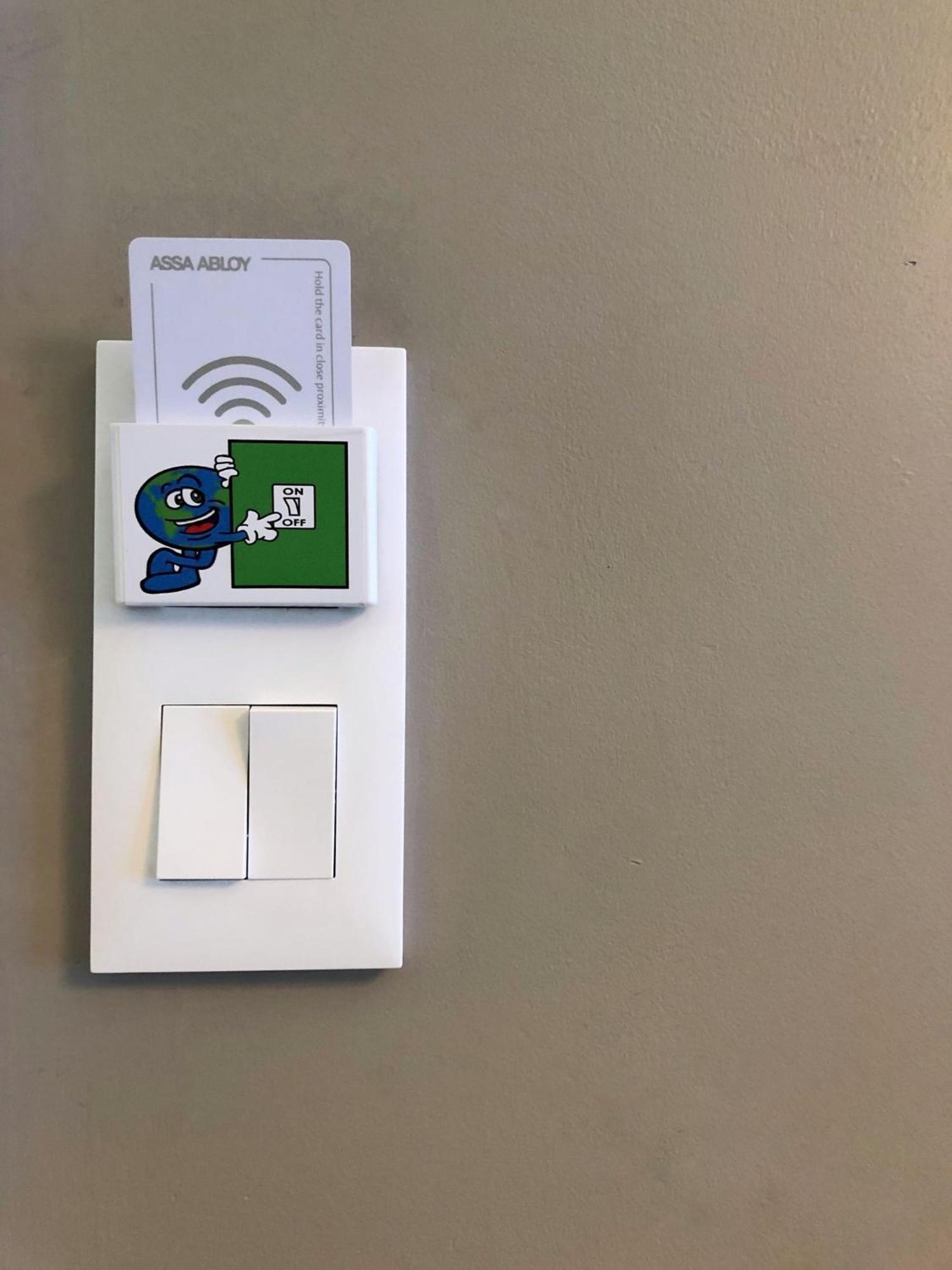 Fraser Suites Paris La Defense Курбевуа Экстерьер фото A key card reader