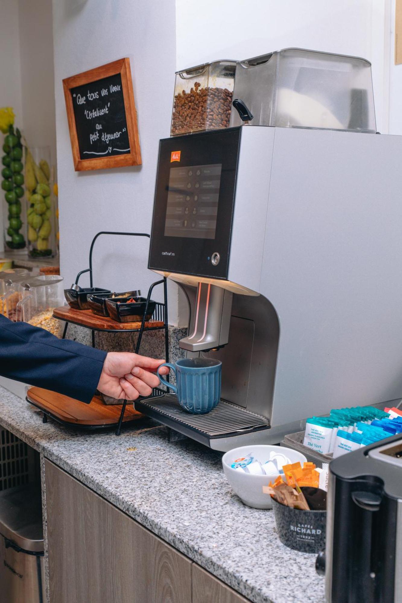 Fraser Suites Paris La Defense Курбевуа Экстерьер фото A coffee machine