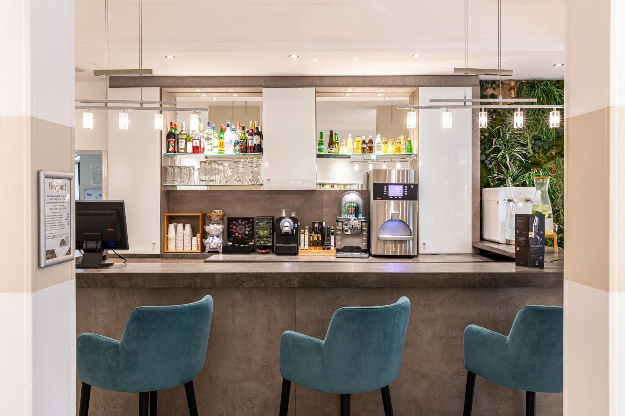 Fraser Suites Paris La Defense Курбевуа Экстерьер фото The bar at the lounge