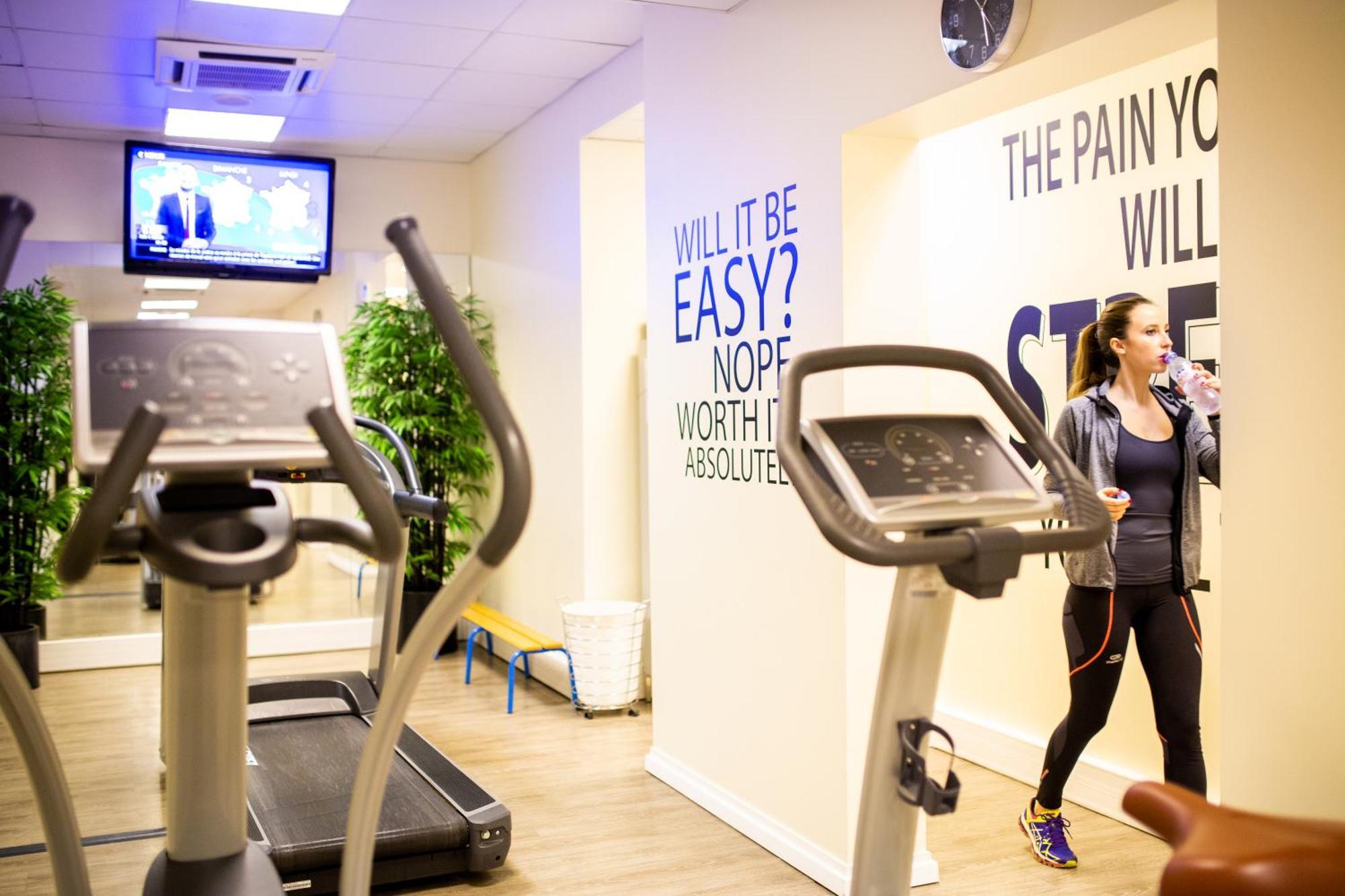 Fraser Suites Paris La Defense Курбевуа Экстерьер фото The gym at the London Bridge campus