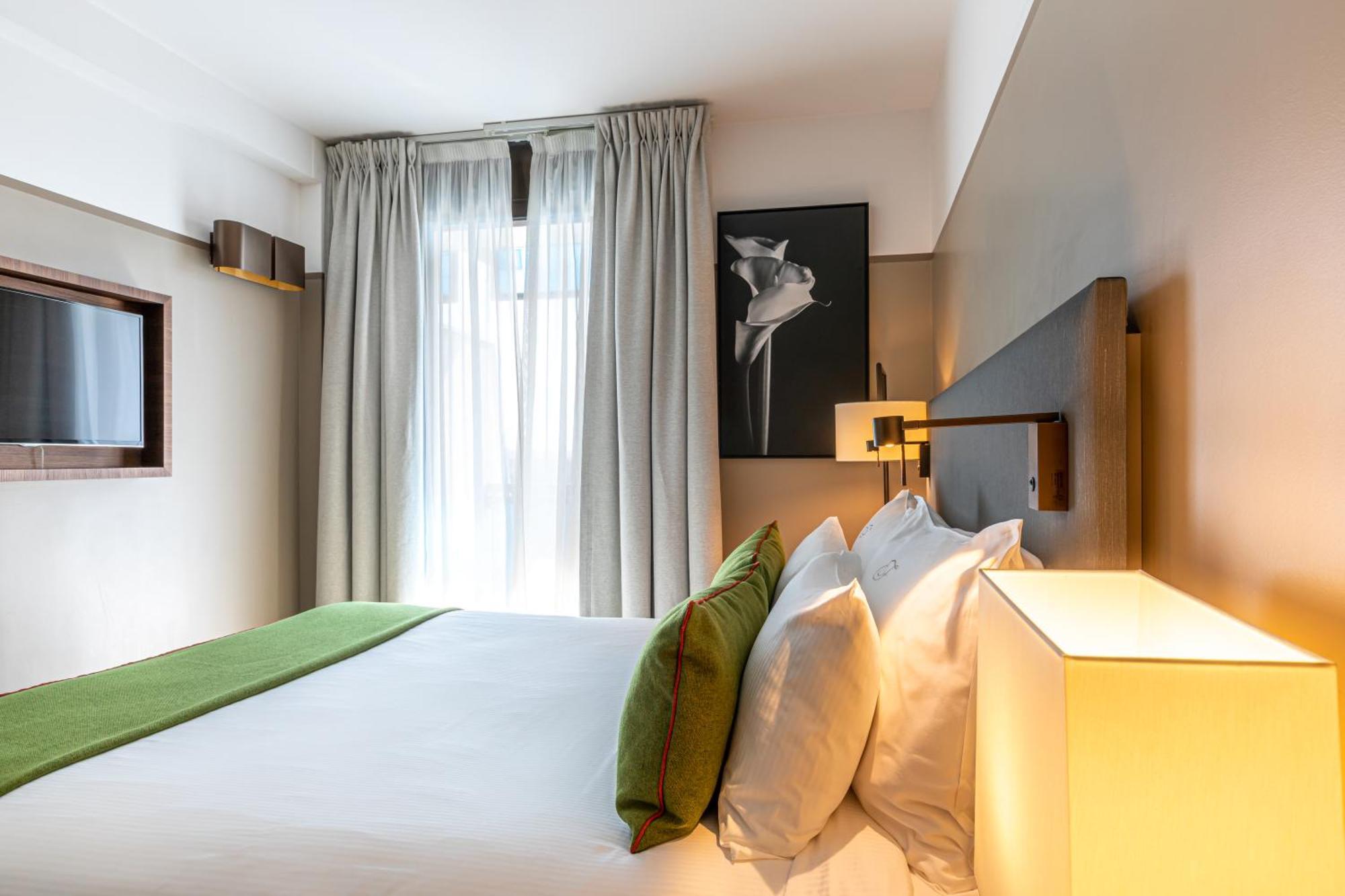 Fraser Suites Paris La Defense Курбевуа Экстерьер фото A room at the hotel