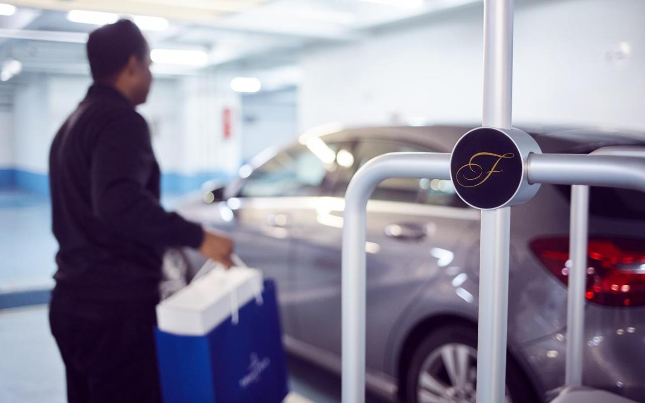 Fraser Suites Paris La Defense Курбевуа Экстерьер фото Valet parking at the Four Seasons Hotel, London